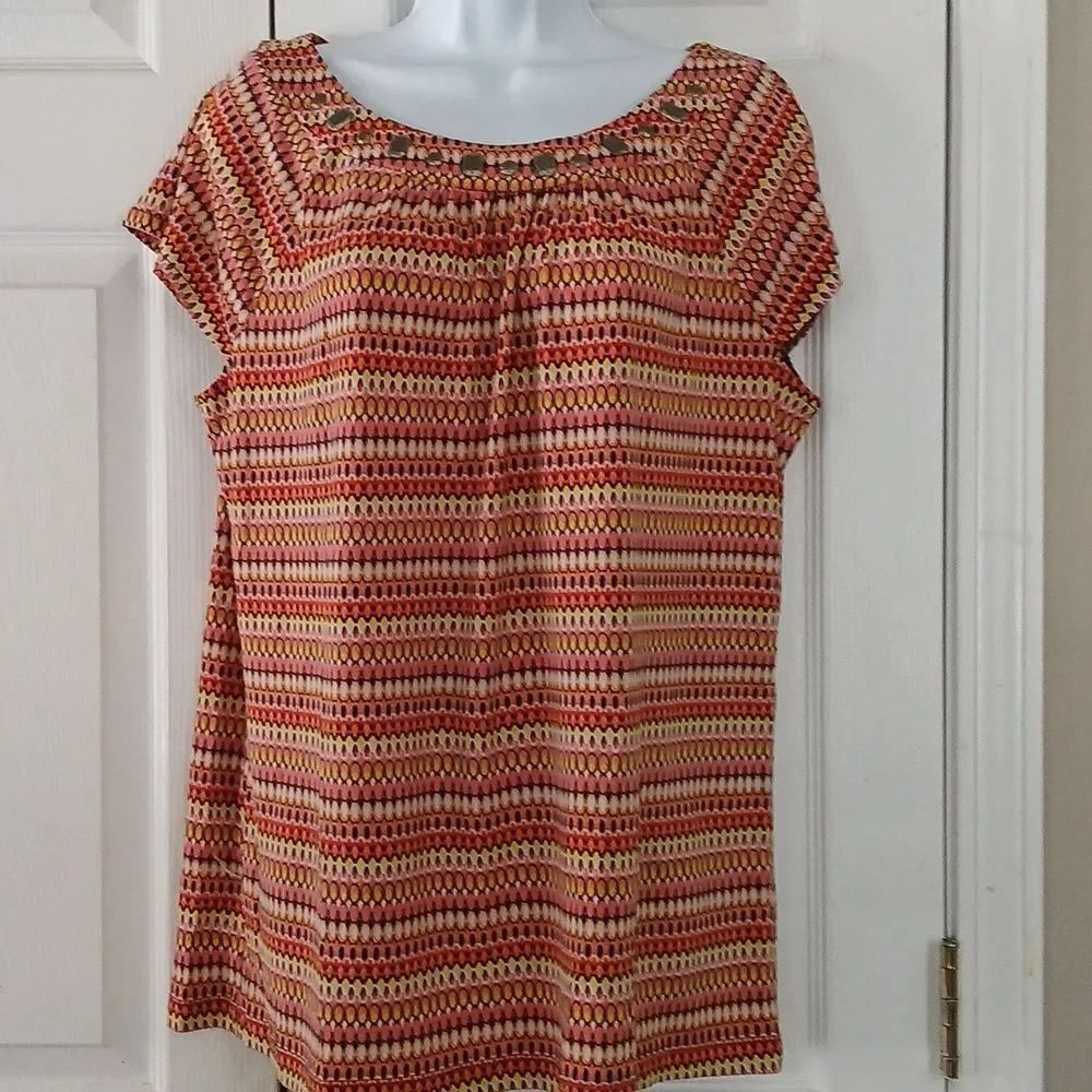 Dana Buhman printed short sleeve blouse with embellished neckline Sz L EUC